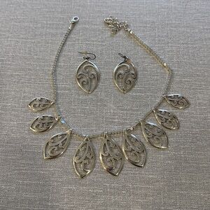 Elegant silver Swirl Necklace and Earring Set